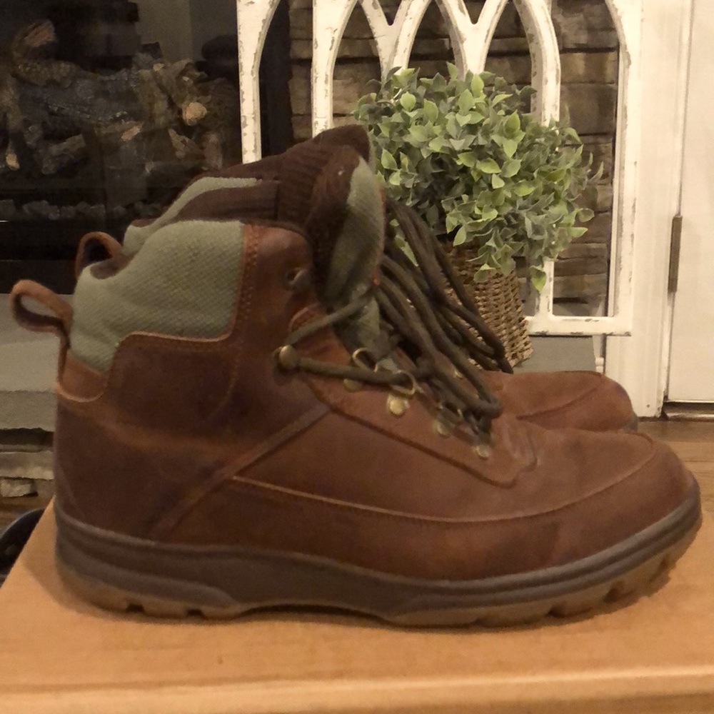 G. H. Bass brown leather hiking boots 10 1/2